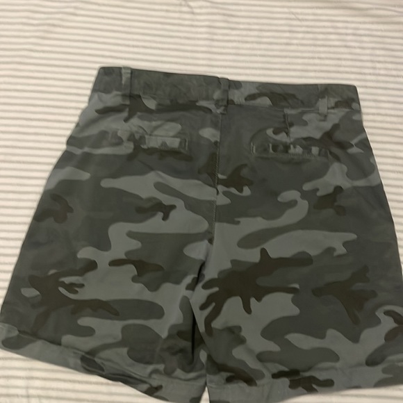 Gap size 6 shorts - Picture 4 of 6